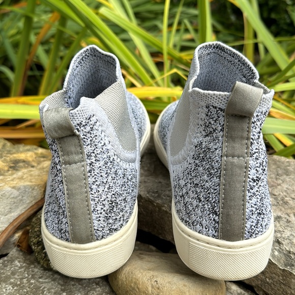 SlipOn Knit Style Ankle Sneakers-Sz 8-Black & White-Memory Foam Insoles - Picture 6 of 16